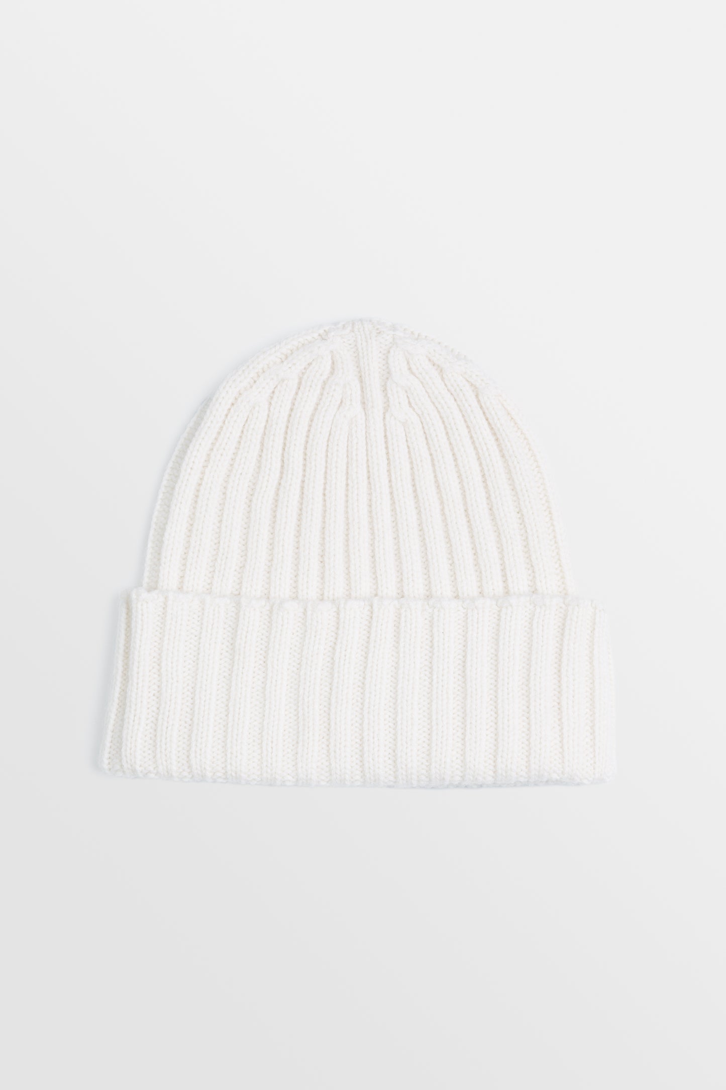 cappello a coste in puro cashmere unisex di colore bianco panna