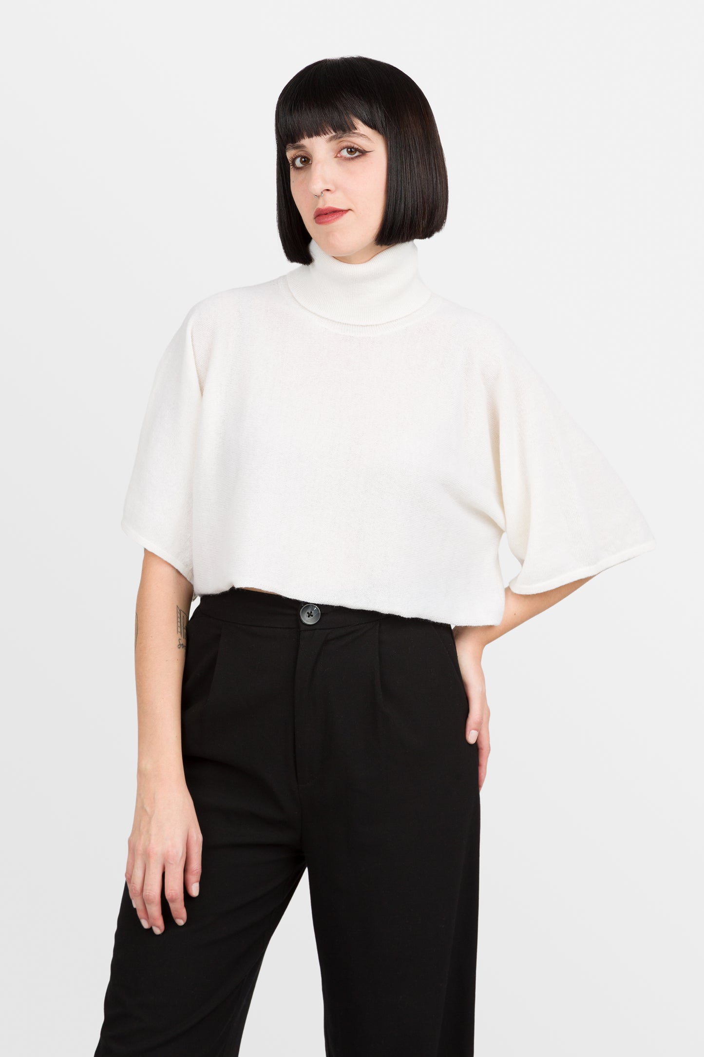 Amy - Poncho corto a collo alto in puro cashmere