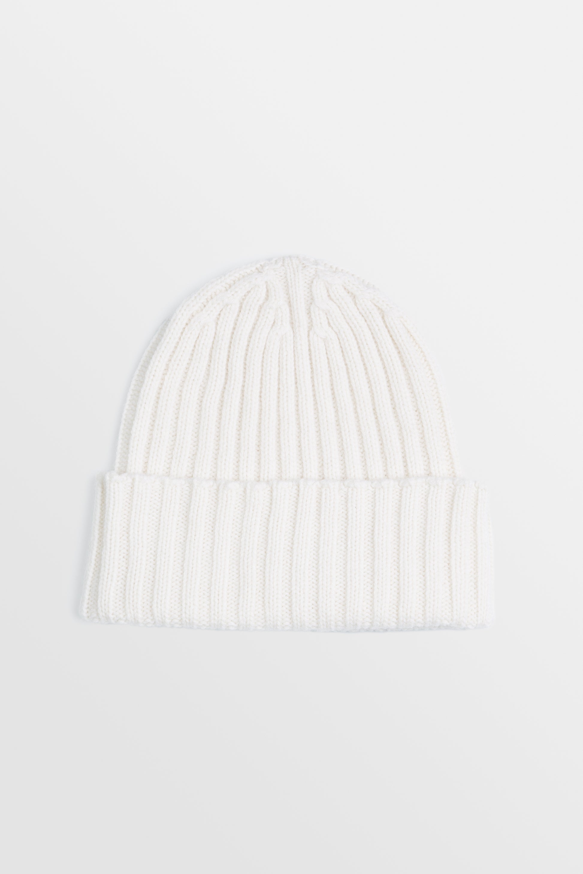 cappello a coste in puro cashmere unisex di colore bianco panna